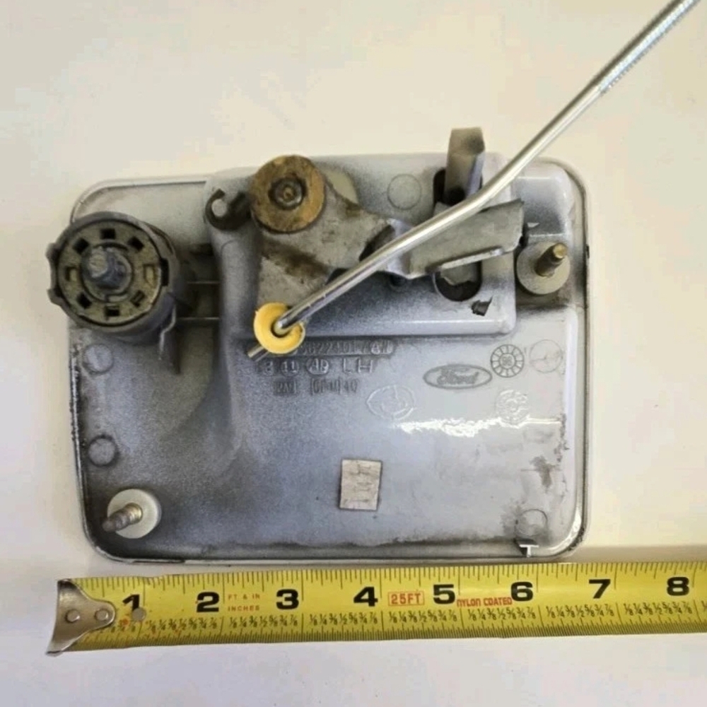 White Metal Locking Box - Picture 5 of 6